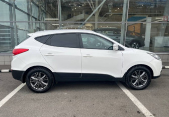 Подержанный автомобиль Hyundai ix35 2014 года (4 фото)