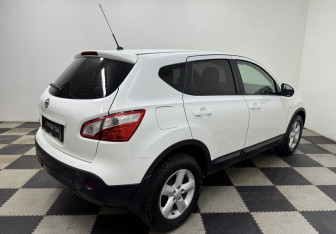 Подержанный автомобиль Nissan Qashqai 2012 года (6 фото)