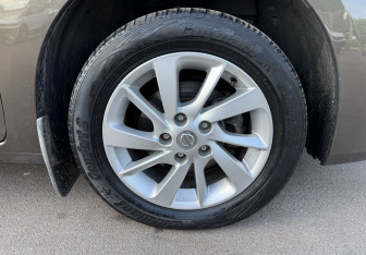 Подержанный автомобиль Nissan Sentra Sedan 2015 года (12 фото)