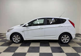 Подержанный автомобиль Hyundai Solaris Hatchback 2014 года (8 фото)