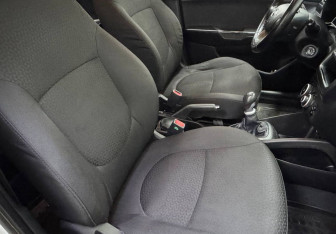 Подержанный автомобиль Kia Rio Sedan 2012 года (9 фото)