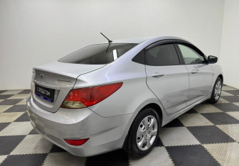 Подержанный автомобиль Hyundai Solaris Sedan 2011 года (5 фото)