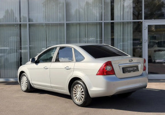 Подержанный автомобиль Ford Focus Sedan 2009 года (7 фото)