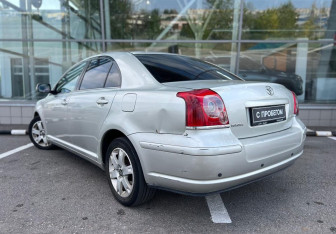 Подержанный автомобиль Toyota Avensis Sedan 2007 года (7 фото)