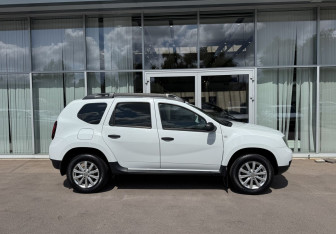 Подержанный автомобиль Renault Duster 2017 года (4 фото)