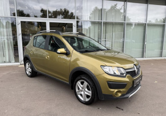 Подержанный автомобиль Renault Sandero 2016 года (3 фото)