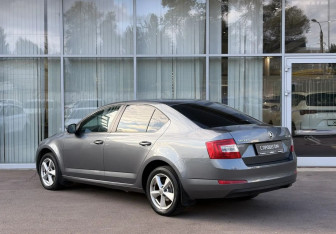Подержанный автомобиль Skoda Octavia Liftback 2016 года (7 фото)