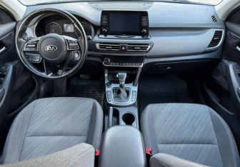 Подержанный автомобиль Kia Seltos 2020 года (10 фото)