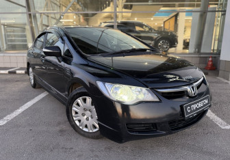 Подержанный автомобиль Honda Civic Sedan 2007 года (3 фото)