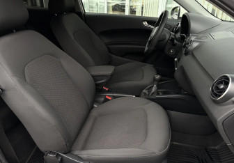 Подержанный автомобиль Audi A1 2012 года (11 фото)