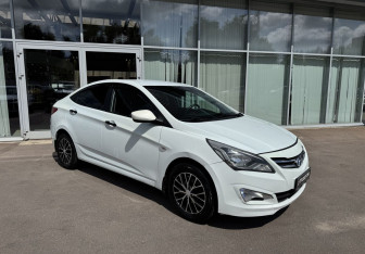 Подержанный автомобиль Hyundai Solaris Sedan 2015 года (3 фото)