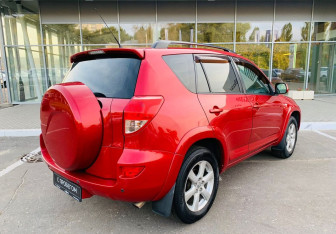 Подержанный автомобиль Toyota RAV4 2007 года (5 фото)