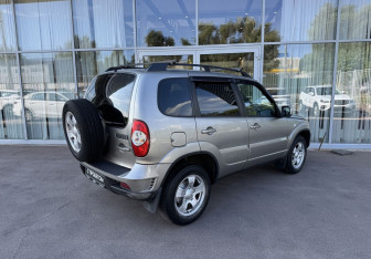 Подержанный автомобиль Chevrolet Niva 2013 года (5 фото)