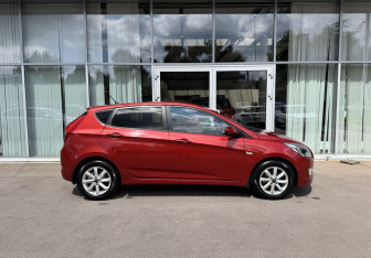 Подержанный автомобиль Hyundai Solaris Hatchback 2016 года (4 фото)