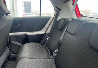 Подержанный автомобиль Toyota Yaris Hatchback 2007 года (11 фото)