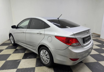 Подержанный автомобиль Hyundai Solaris Sedan 2011 года (7 фото)