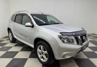 Подержанный автомобиль Nissan Terrano 2014 года (3 фото)