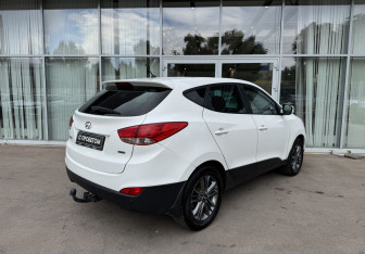 Подержанный автомобиль Hyundai ix35 2014 года (5 фото)