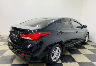 Подержанный автомобиль Hyundai Elantra Sedan 2015 года (5 фото)