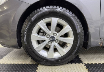 Подержанный автомобиль Hyundai Solaris Hatchback 2012 года (12 фото)