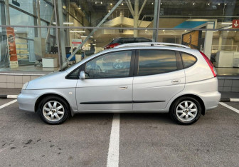 Подержанный автомобиль Chevrolet Rezzo 2008 года (8 фото)