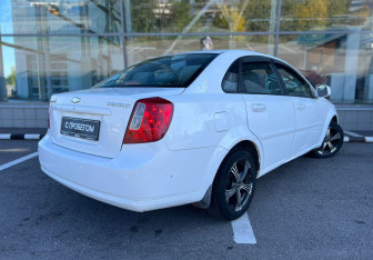 Подержанный автомобиль Chevrolet Lacetti Sedan 2011 года (5 фото)