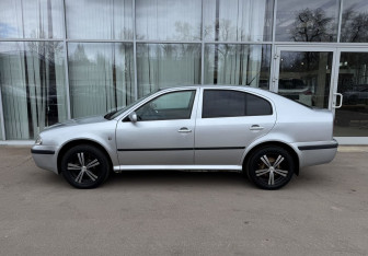 Подержанный автомобиль Skoda Octavia Liftback 2008 года (8 фото)