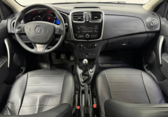 Подержанный автомобиль Renault Logan Sedan 2016 года (10 фото)