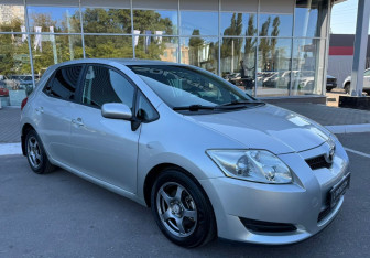 Подержанный автомобиль Toyota Auris Hatchback 2009 года (3 фото)