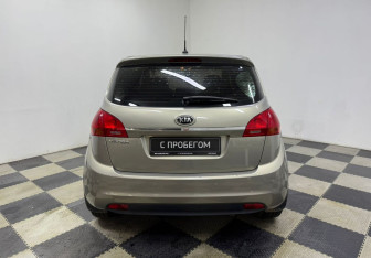 Подержанный автомобиль Kia Venga 2016 года (6 фото)