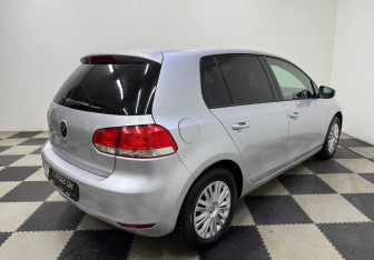 Подержанный автомобиль Volkswagen Golf Hatchback 2012 года (5 фото)
