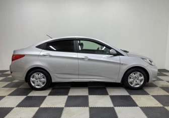 Подержанный автомобиль Hyundai Solaris Sedan 2011 года (4 фото)