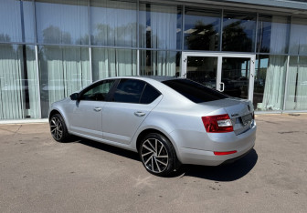 Подержанный автомобиль Skoda Octavia Liftback 2017 года (7 фото)