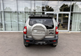 Подержанный автомобиль Chevrolet Niva 2012 года (6 фото)