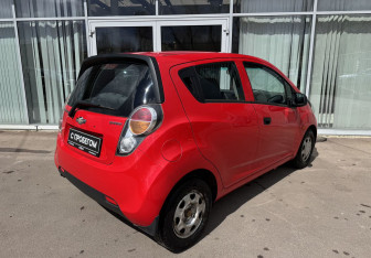 Подержанный автомобиль Chevrolet Spark 2011 года (5 фото)