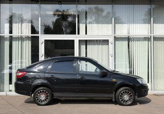 Подержанный автомобиль LADA (ВАЗ) Granta Sedan 2014 года (4 фото)