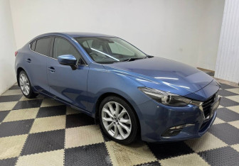 Подержанный автомобиль Mazda Axela Sedan 2017 года (3 фото)