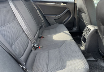 Подержанный автомобиль Volkswagen Jetta Sedan 2012 года (11 фото)