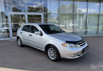 Подержанный автомобиль Chevrolet Lacetti Hatchback 2006 года (3 фото)