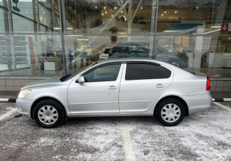 Подержанный автомобиль Skoda Octavia Liftback 2011 года (8 фото)
