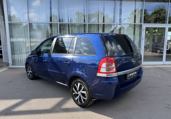 Подержанный автомобиль Opel Zafira Compactvan 2008 года (7 фото)