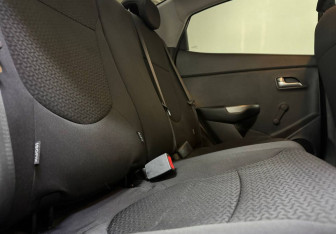 Подержанный автомобиль Kia Rio Sedan 2017 года (10 фото)