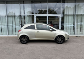 Подержанный автомобиль Opel Corsa 2008 года (4 фото)