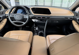 Подержанный автомобиль Hyundai Sonata 2020 года (9 фото)