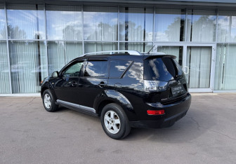 Подержанный автомобиль Mitsubishi Outlander 2007 года (7 фото)