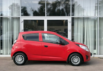Подержанный автомобиль Chevrolet Spark 2011 года (4 фото)