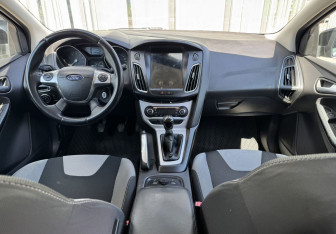 Подержанный автомобиль Ford Focus Wagon 2012 года (9 фото)