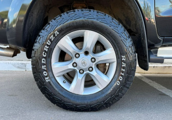 Подержанный автомобиль Toyota Hilux 2012 года (12 фото)