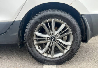 Подержанный автомобиль Hyundai ix35 2014 года (12 фото)
