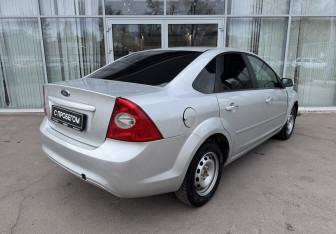 Подержанный автомобиль Ford Focus Sedan 2007 года (5 фото)